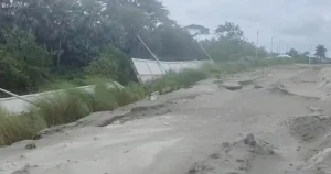 পায়রা বন্দরে আবারও ধস: কলাপাড়ায় আবাসিক এলাকার ১০০ ফুট সীমানা দেয়াল খালের ভেতর