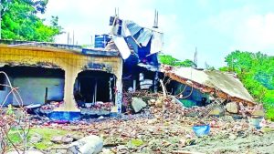 মীর্জাগঞ্জে মধ্যরাতে ভয়ংকর মব সন্ত্রাস: আওয়ামী লীগ নেতার বাড়ি গুঁড়িয়ে দেওয়ার অভিযোগ
