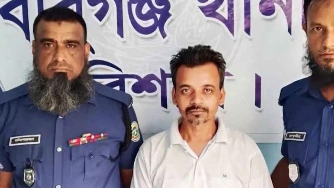 দীর্ঘদিন আত্মগোপনে থাকার পর অবশেষে পুলিশের জালে জিয়া মঞ্চ নেতা আহমদ উল্লাহ