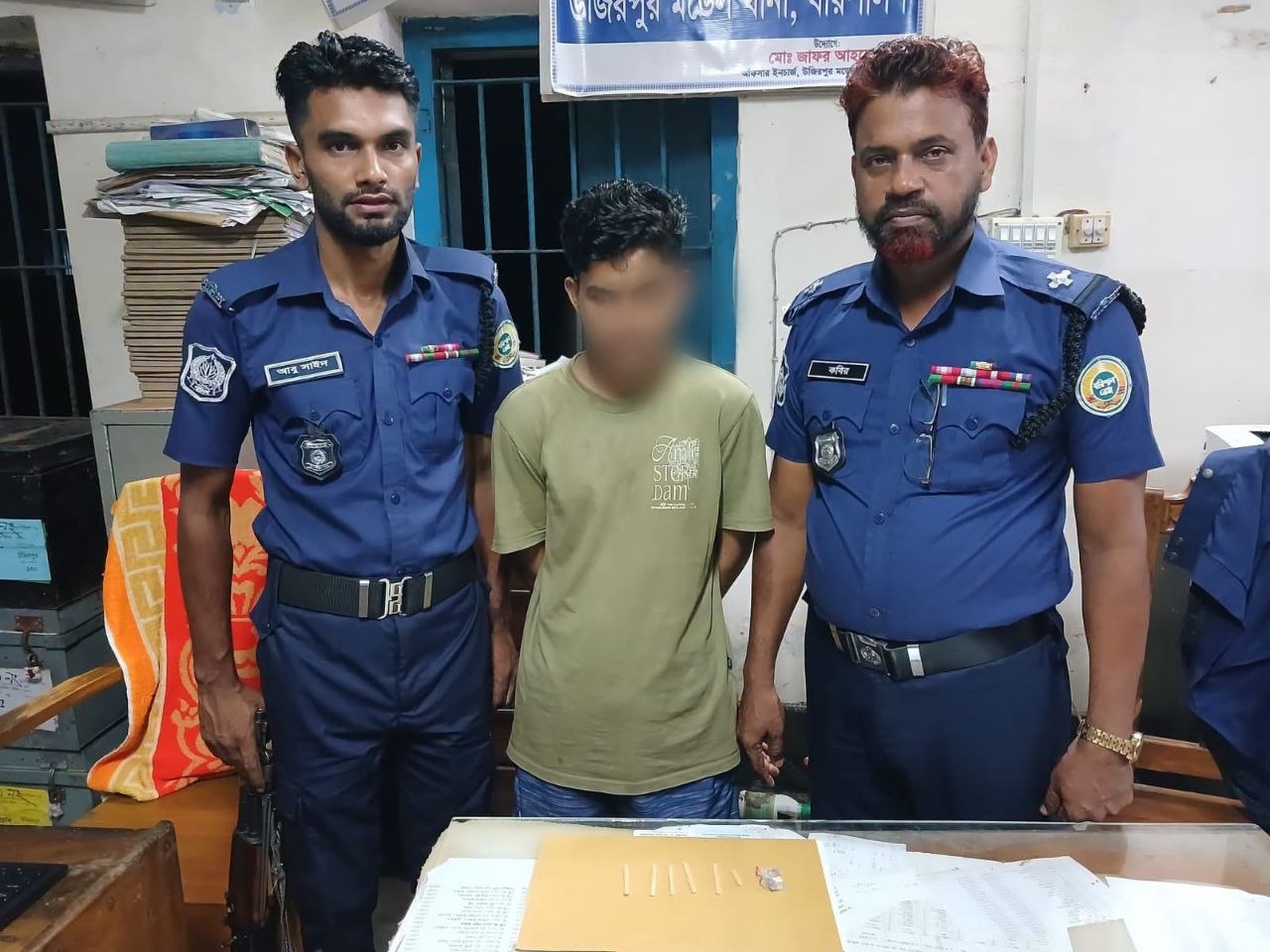 উজিরপুরে পিস ইয়াবাসহ মাদক কারবারি গ্রেপ্তার