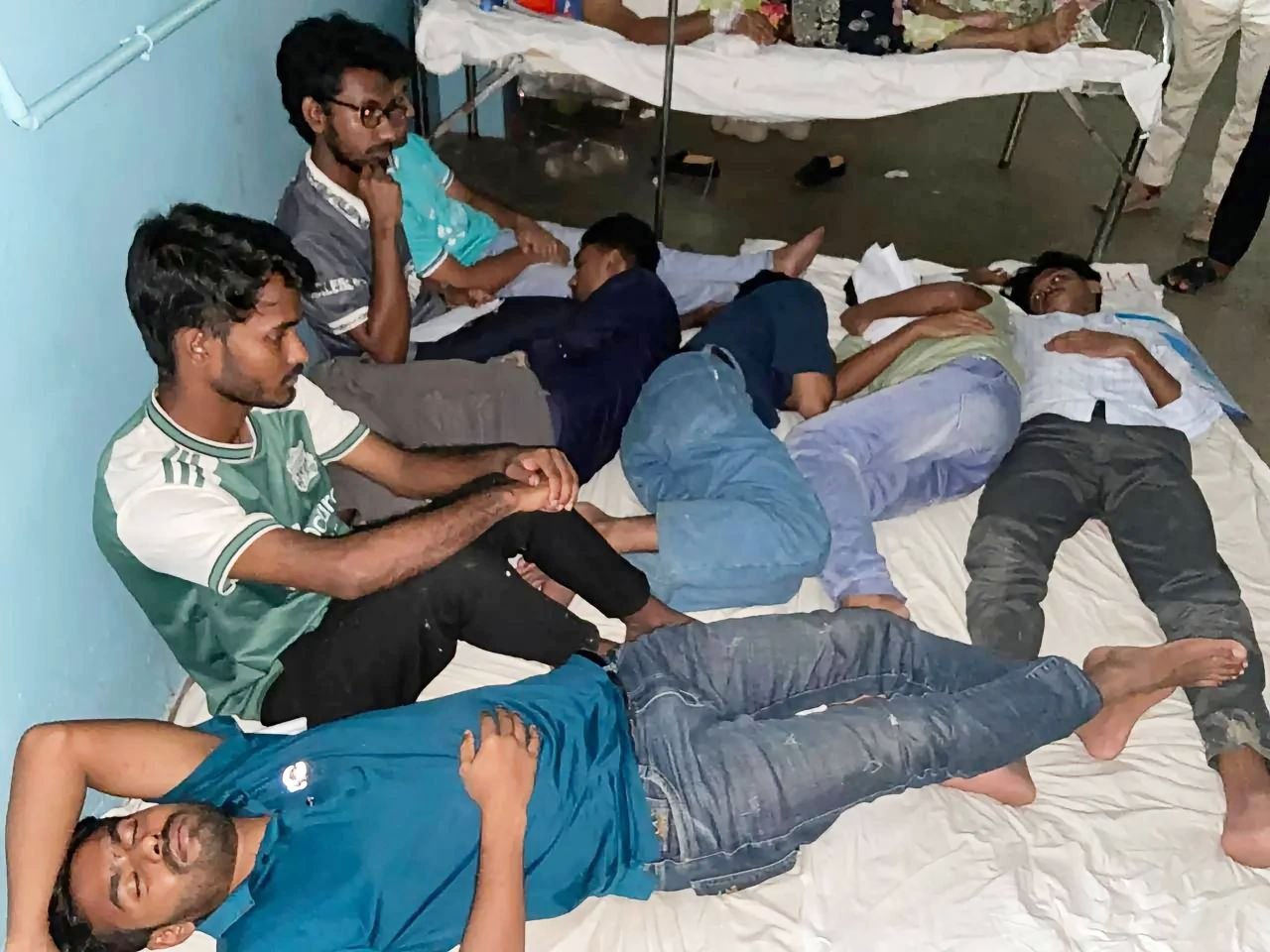 বরিশাল বিশ্ববিদ্যালয়ে সংঘর্ষে সাংবাদিকসহ অন্তত ১৫ শিক্ষার্থী আহত