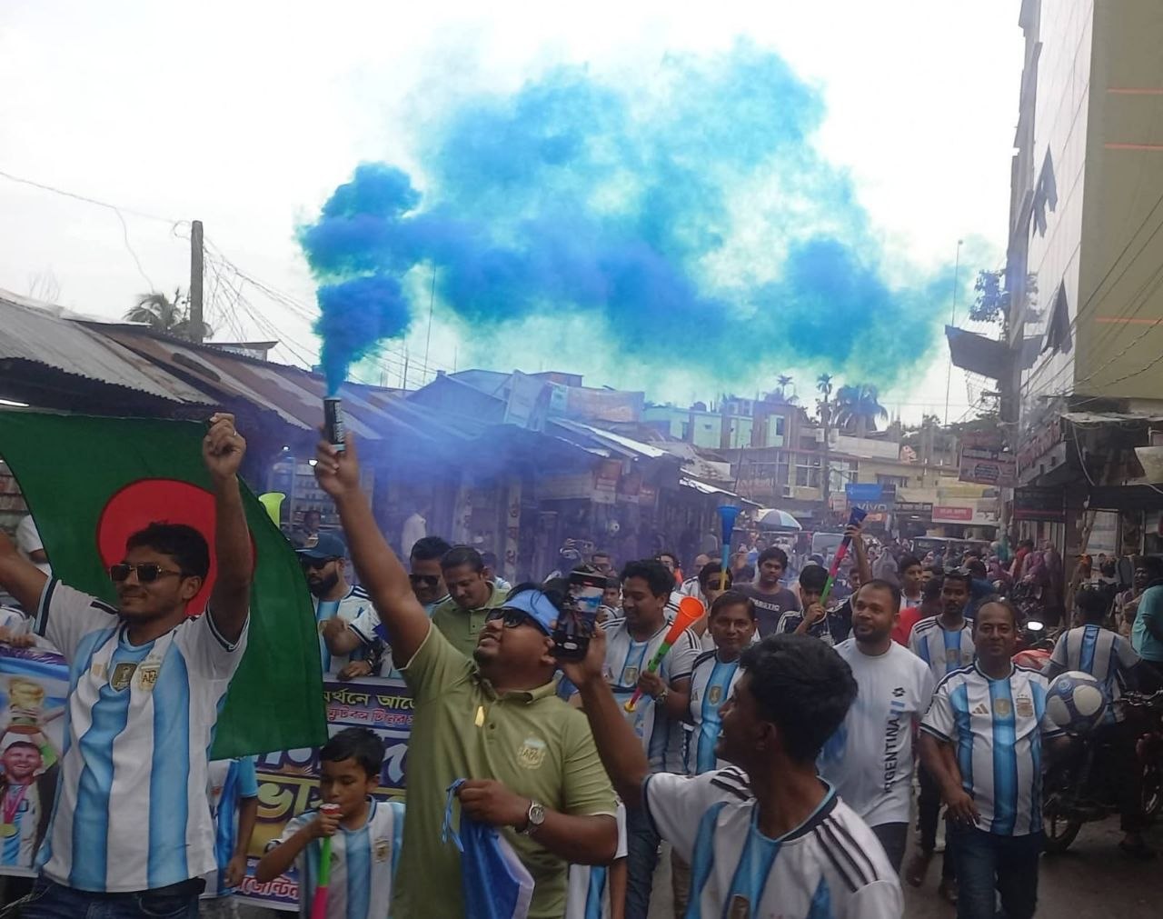 আকাশি-সাদায় রঙিন বাকেরগঞ্জ: বিশ্বকাপ ফাইনাল ঘিরে আর্জেন্টিনা সমর্থকদের বর্ণাঢ্য শোভাযাত্রা