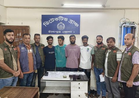 সস্তায় ইলিশের বিজ্ঞাপন, অগ্রিম টাকা নিয়ে ক্রেতার নম্বর ব্লক করে দেয় চক্রটি