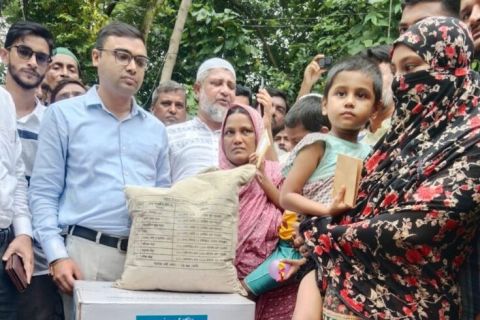 স্বামীর নির্যাতনে নিহত মুক্তার এতিম শিশুদের পাশে ইউএনও মিলটন